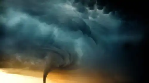 إعصار بافي يضرب جزرًا أمريكية برياح مدمرة