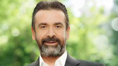 فيديو طريف يجمع كريم عبدالعزيز وحفيدة أصالة نصري