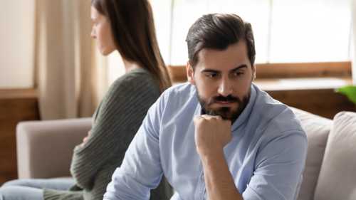 ما نقاط الضعف الخفية لدى الرجل العنيد؟