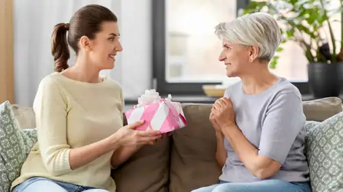 أفضل هدايا عيد الأم للحماة والجدة 