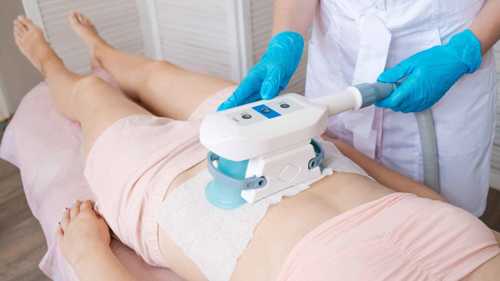 عملية تجميل تنهي مسيرة مغنية شهيرة في تركيا (فيديو)