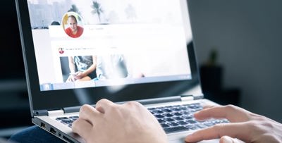 أزواج يظهرون حالتهم الاجتماعية عبر السوشال ميديا وآخرون يخفونها.. لماذا؟