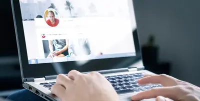 أزواج يظهرون حالتهم الاجتماعية عبر السوشال ميديا وآخرون يخفونها.. لماذا؟
