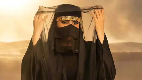 لبنى عبد العزيز