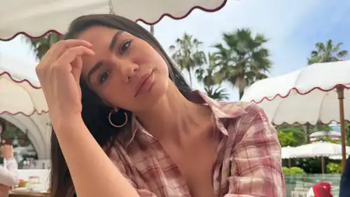 ديميت أوزدمير تثير الجدل بإلغاء متابعة زميلتها في "حلم أشرف"