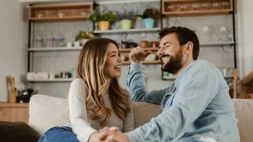 10 صفات يحبها الرجل في المرأة ولا يقاومها