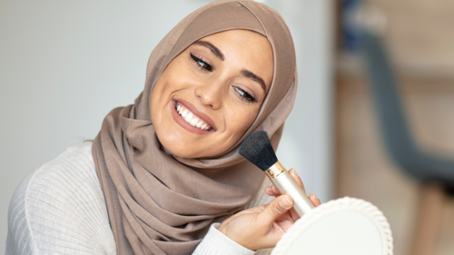 أفضل كريمات الأساس الخفيفة والثابتة لفصل الصيف