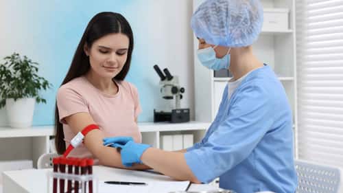 التبرع بالدم.. أهم الشروط والفحوصات لضمان سلامة المتبرع والمريض