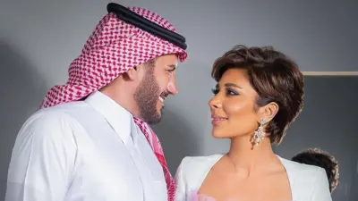 أصالة تقبل زوجها في Joy Awards بالرياض على طريقة الفيشاوي وندى كامل