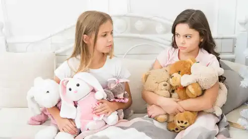 كيف تساعدين أطفالك على حب المشاركة؟