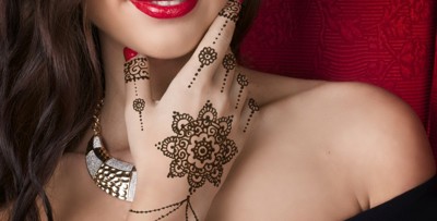 خلطات طبيعية تُمكنكِ من إزالة الحنة عن يديكِ بكل سهولة!