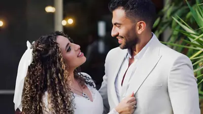 يوسف حشيش ومنة عدلي القيعي خلال عقد قرانهما.