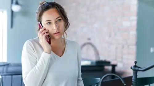 إتيكيت إنهاء المكالمات الهاتفية الطويلة بذكاء ولباقة