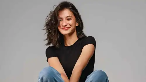أميرة أديب قائدة فريق كرة قدم نسائية في "رحلة طاهر المصري"