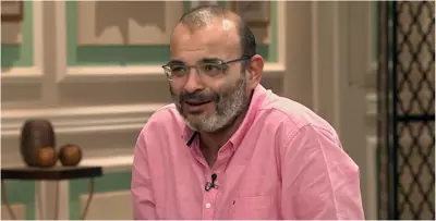 أيمن بهجت قمر لصناع مسرحية "عائلة محترمة 2": سرقة وقلة أدب!