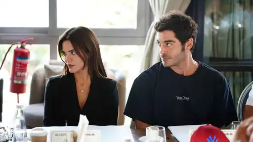مسلسل المحتالون