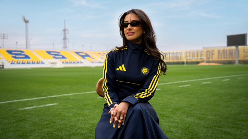 مشجعات نادي النصر السعودي بفستان من تصميم نورة آل الشيخ برعاية Adidas