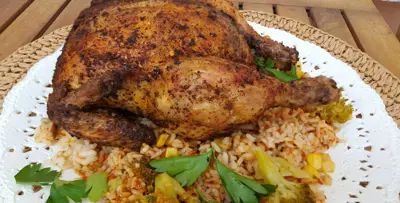 الدجاج المكسو بالبهارات مع الأرز المكسيكي