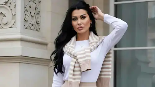 نادين الراسي ترد بقوة على وصفها بالعجوزة وتكشف عمرها