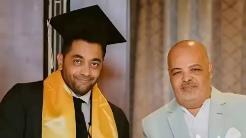 هل منح أحمد فلوكس الدكتوراه الفخرية؟
