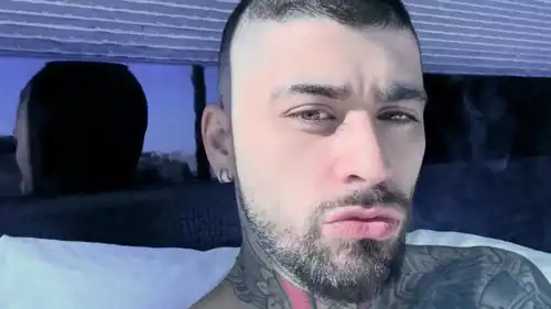 حقيقة مهاجمة زين مالك جمهوره ومعجبيه