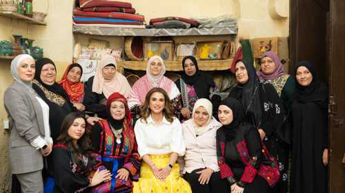 عراقة التراث.. الملكة رانيا العبدالله تزور مدينة السلط