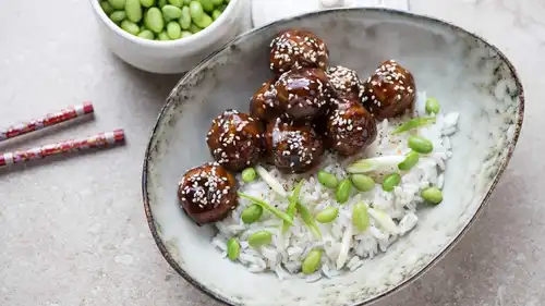 كرات اللحم بالترياكي.. وصفة آسيوية سريعة ولذيذة