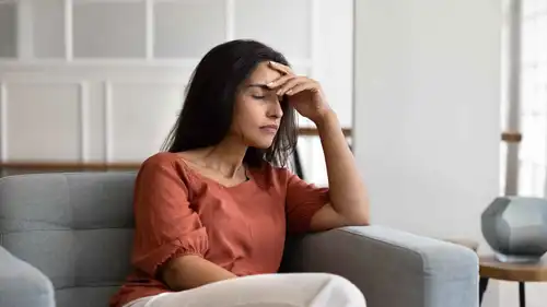 متلازمة المنقذ في العلاقات وكيف تتخطين فخ إصلاح الشريك