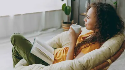 امرأة تقرأ