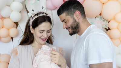 بيرك أوكتاي وزوجته يلدز