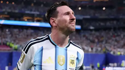 سبب بكاء ميسي بعد تأهل الأرجنتين إلى ربع نهائي كأس العالم