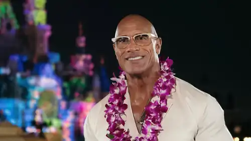بنات دواين جونسون "ذا روك" في ظهور نادر خلال العرض الأول لفيلم Moana 2