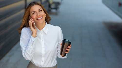 في اليوم العالمي للابتسامة.. ما فوائدها الصحية؟