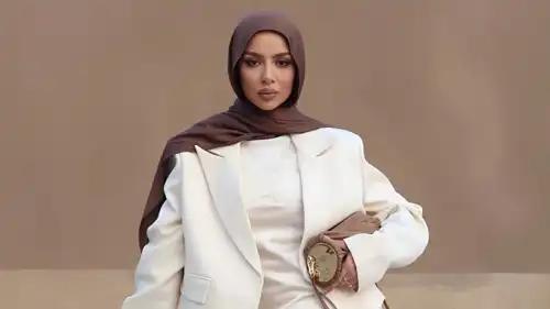 نسّقي الحجاب في الخريف على طريقة مدوّنات الموضة