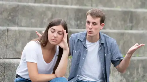 كيف تفرقين بين الاهتمام والسيطرة في بداية علاقتك