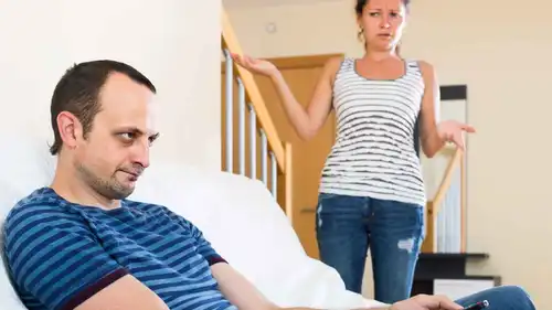 عندما يتعمد الزوج الظهور بمظهر العاجز