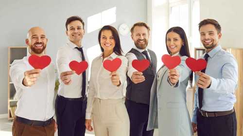 ماذا أفعل لزملاء العمل في عيد الحب؟
