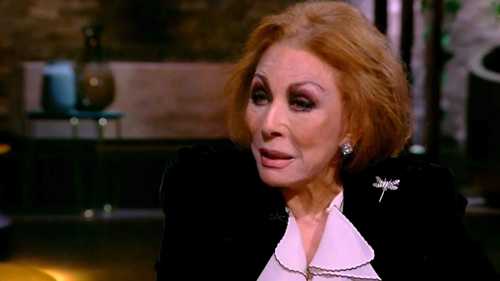 لبنى عبد العزيز تكشف أسرارا من حياتها في عيد ميلادها الـ90