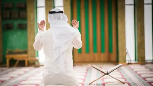متى ليلة القدر 2026؟ الموعد والعلامات الصحيحة وأفضل الأدعية