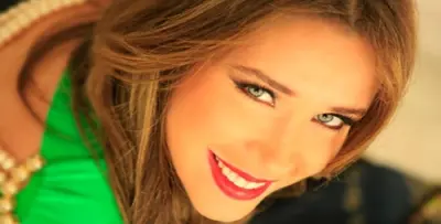بالصور.. سابين تتباهى بوجهها دون مكياج