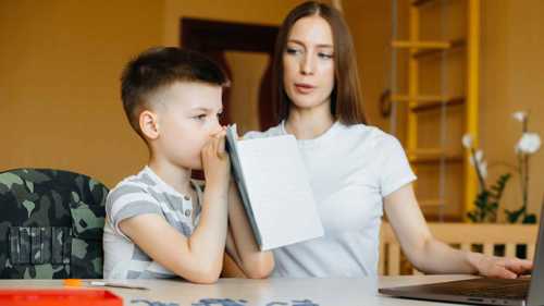 التعامل مع السلوكيات المشتتة للأطفال أثناء الدراسة عن بُعد