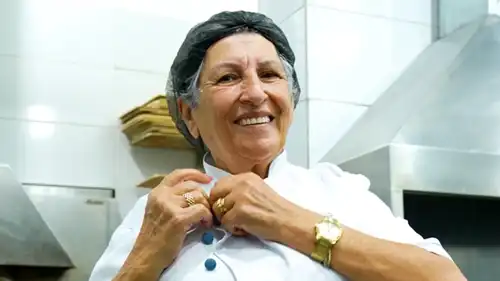 نوال نويدر.. من مطبخ مستشفى إلى موائد كبار الشخصيات