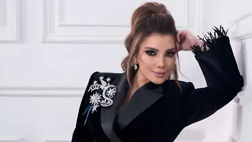 أصالة تتألق في أبوظبي وتوجه رسالة طريفة للجمهور