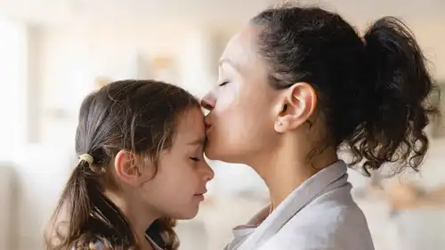 طفلك شديد الحساسية؟ هكذا تساعدينه على تنظيم مشاعره