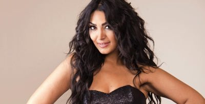 ما قصة احتجاز سالي عبد السلام في مطار بيروت؟