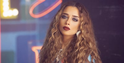 بلقيس تتألق بتصميم أماتو.. وعلامات حملها واضحة!