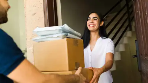 قواعد إتيكيت التعامل مع خدمات التوصيل عبر المنصات