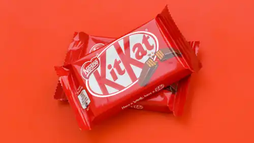 مواكب رئاسية لشحنات شوكولاتة KitKat (فيديو)