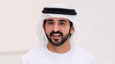 الشيخ حمدان بن محمد يشارك أول صورة مع مولودته هند