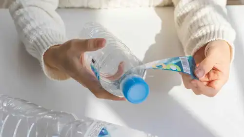 حوّلي الزجاجات البلاستيكية إلى أفكار منزلية ذكية